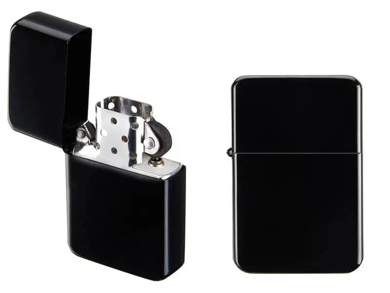 benzinfeuerzeug-schwarz-matt-12er-display~2